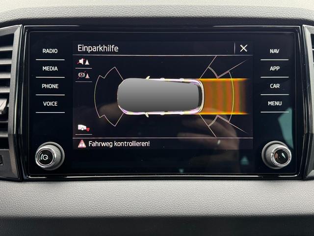 Skoda Karoq Sportline 1,5 TSI DSG 2ZKlimaautomatik Canton Anh&auml;ngerkupplung Totewinkel Assistent 2 x Einparkhilfe Kamera 19 Zoll Felgen adaptiver Tempomat 5J Garantie 