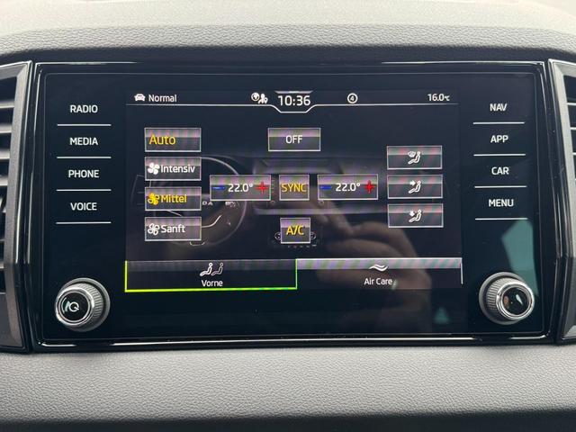 Skoda Karoq Sportline 1,5 TSI DSG 2ZKlimaautomatik Canton Anh&auml;ngerkupplung Totewinkel Assistent 2 x Einparkhilfe Kamera 19 Zoll Felgen adaptiver Tempomat 5J Garantie 