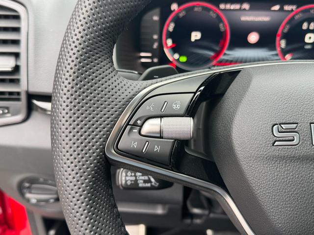 Skoda Karoq Sportline 1,5 TSI DSG 2ZKlimaautomatik Canton Anh&auml;ngerkupplung Totewinkel Assistent 2 x Einparkhilfe Kamera 19 Zoll Felgen adaptiver Tempomat 5J Garantie 