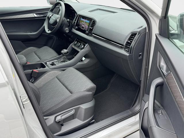 Skoda Karoq Extra Plus 2,0 TDI DSG 2Zoklima 2xEinparkhilfe AHK Kamera Sitzheizung beheiztes Lenkrad 
