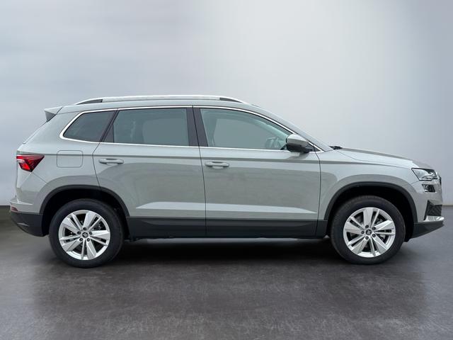 Skoda Karoq Extra Plus 2,0 TDI DSG 2Zoklima 2xEinparkhilfe AHK Kamera Sitzheizung beheiztes Lenkrad 