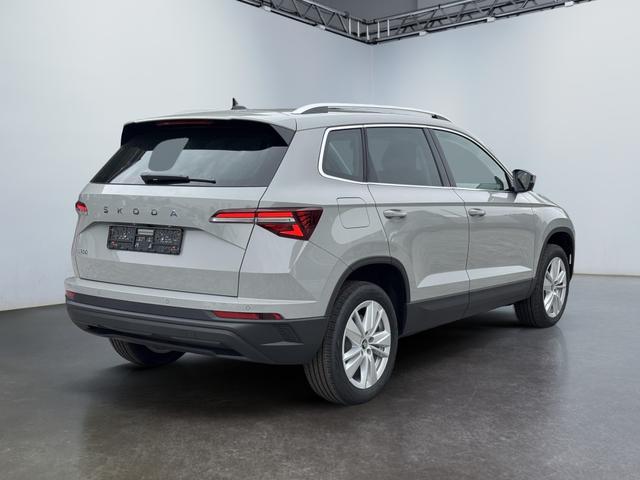 Skoda Karoq Extra Plus 2,0 TDI DSG 2Zoklima 2xEinparkhilfe AHK Kamera Sitzheizung beheiztes Lenkrad 