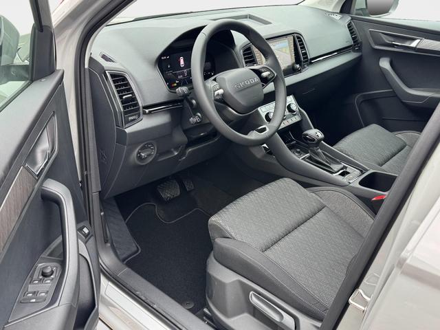 Skoda Karoq Extra Plus 2,0 TDI DSG 2Zoklima 2xEinparkhilfe AHK Kamera Sitzheizung beheiztes Lenkrad 
