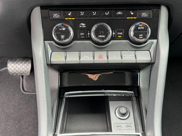 Skoda Karoq Extra Plus 2,0 TDI DSG 2Zoklima 2xEinparkhilfe AHK Kamera Sitzheizung beheiztes Lenkrad 