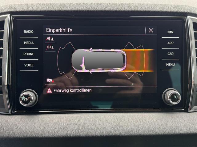 Skoda Karoq Extra Plus 2,0 TDI DSG 2Zoklima 2xEinparkhilfe AHK Kamera Sitzheizung beheiztes Lenkrad 
