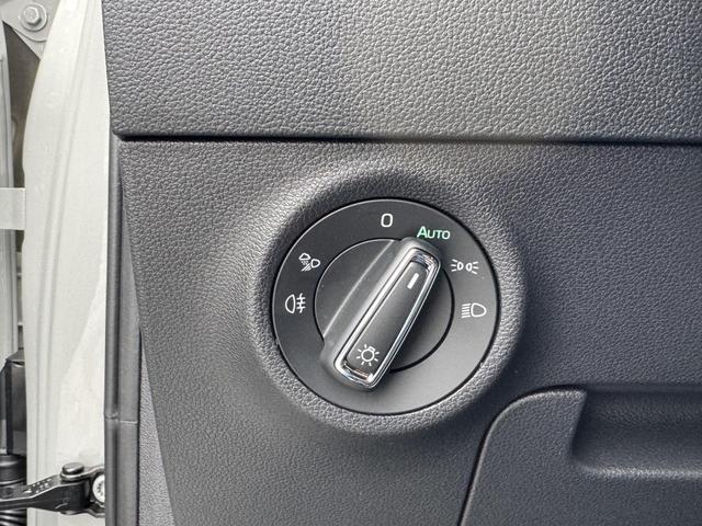 Skoda Karoq Extra Plus 2,0 TDI DSG 2Zoklima 2xEinparkhilfe AHK Kamera Sitzheizung beheiztes Lenkrad 