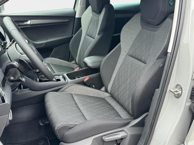 Skoda Karoq Extra Plus 2,0 TDI DSG 2Zoklima 2xEinparkhilfe AHK Kamera Sitzheizung beheiztes Lenkrad 
