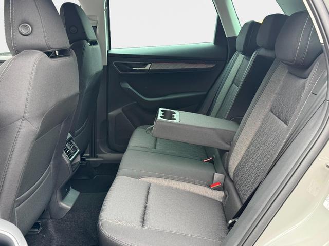 Skoda Karoq Extra Plus 2,0 TDI DSG 2Zoklima 2xEinparkhilfe AHK Kamera Sitzheizung beheiztes Lenkrad 