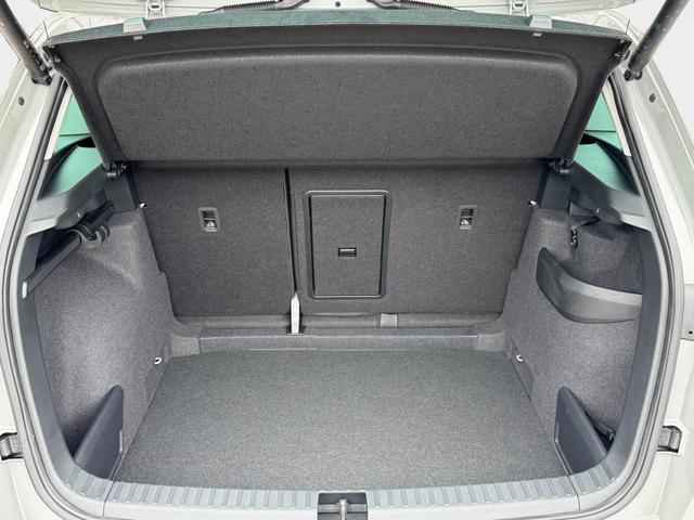 Skoda Karoq Extra Plus 2,0 TDI DSG 2Zoklima 2xEinparkhilfe AHK Kamera Sitzheizung beheiztes Lenkrad 