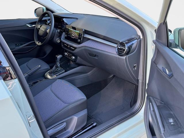 Skoda Fabia Extra Plus 1,5 TSI 2 ZoKlima ACC Navi 2x Einparkhilfe Kessy beheiztes Lenkrad Sitzheizung Sunset 5J Garantie 