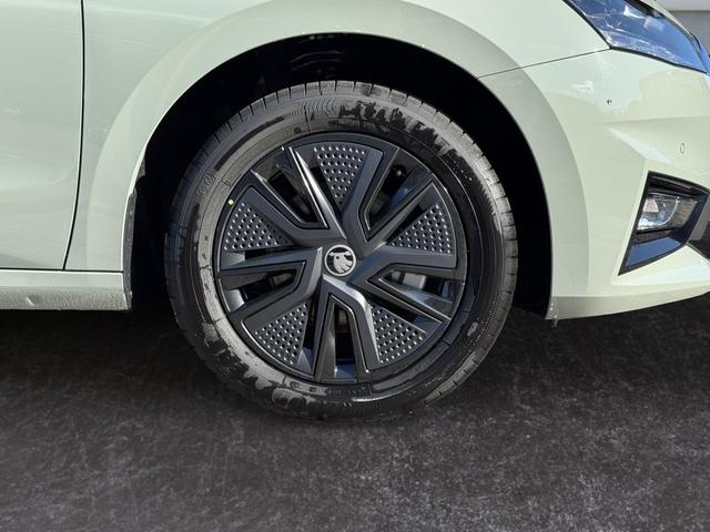 Skoda Fabia Extra Plus 1,5 TSI 2 ZoKlima ACC Navi 2x Einparkhilfe Kessy beheiztes Lenkrad Sitzheizung Sunset 5J Garantie 