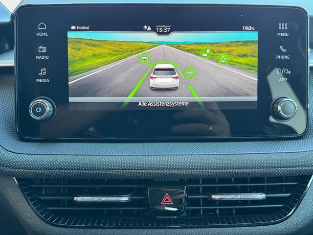 Skoda Fabia Extra Plus 1,5 TSI 2 ZoKlima ACC Navi 2x Einparkhilfe Kessy beheiztes Lenkrad Sitzheizung Sunset 5J Garantie 