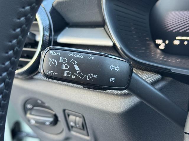 Skoda Fabia Extra Plus 1,5 TSI 2 ZoKlima ACC Navi 2x Einparkhilfe Kessy beheiztes Lenkrad Sitzheizung Sunset 5J Garantie 