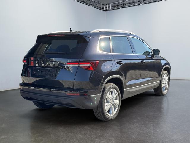 Skoda Karoq Extra Plus 1,5 TSI DSG 2Zoklima 2xEinparkhilfe AHK Kamera Sitzheizung beheiztes Lenkrad 