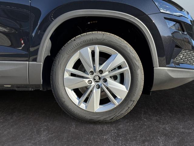 Skoda Karoq Extra Plus 1,5 TSI DSG 2Zoklima 2xEinparkhilfe AHK Kamera Sitzheizung beheiztes Lenkrad 