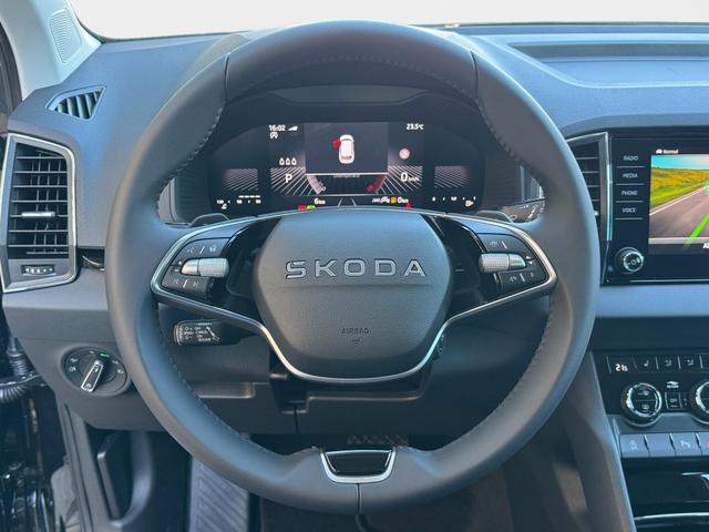 Skoda Karoq Extra Plus 1,5 TSI DSG 2Zoklima 2xEinparkhilfe AHK Kamera Sitzheizung beheiztes Lenkrad 