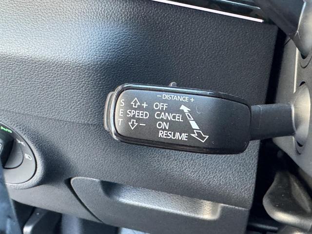 Skoda Karoq Extra Plus 1,5 TSI DSG 2Zoklima 2xEinparkhilfe AHK Kamera Sitzheizung beheiztes Lenkrad 