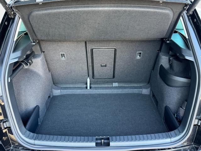 Skoda Karoq Extra Plus 1,5 TSI DSG 2Zoklima 2xEinparkhilfe AHK Kamera Sitzheizung beheiztes Lenkrad 