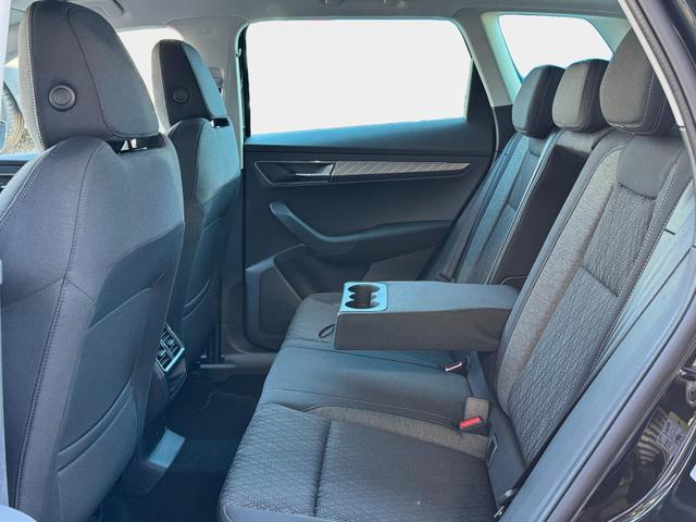 Skoda Karoq Extra Plus 1,5 TSI DSG 2Zoklima 2xEinparkhilfe AHK Kamera Sitzheizung beheiztes Lenkrad 
