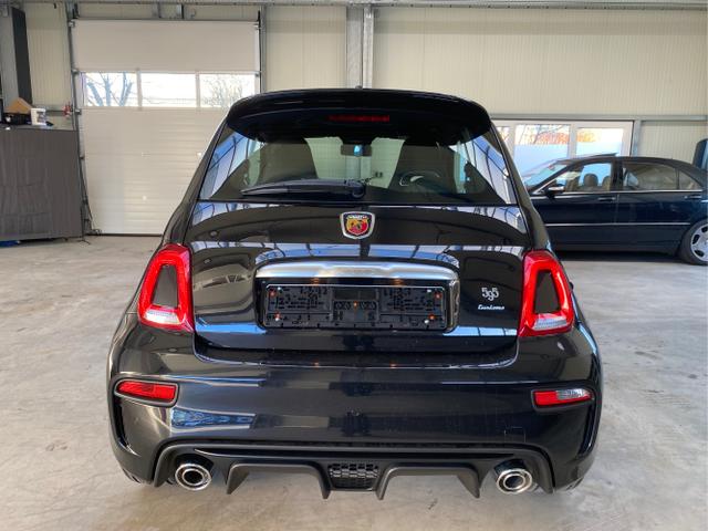 Abarth / 595 / Schwarz / / / 