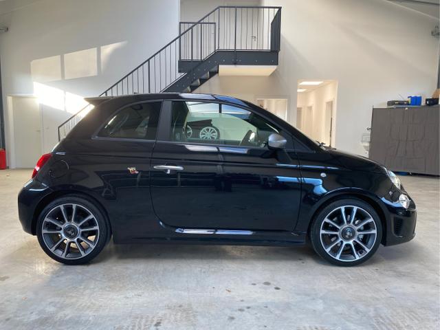 Abarth / 595 / Schwarz / / / 