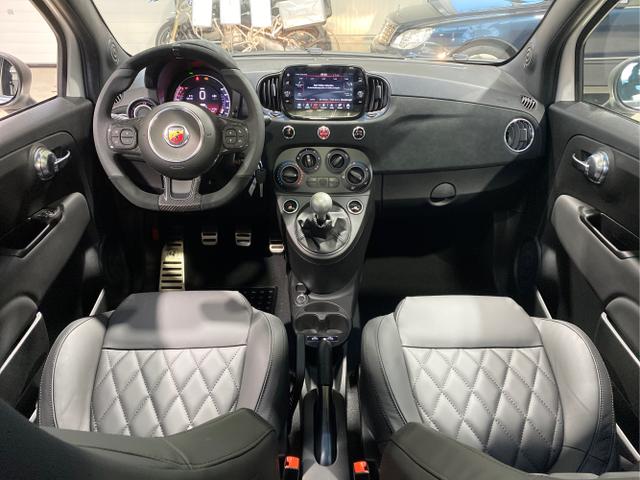 Abarth / 695 / Weiß / / / 