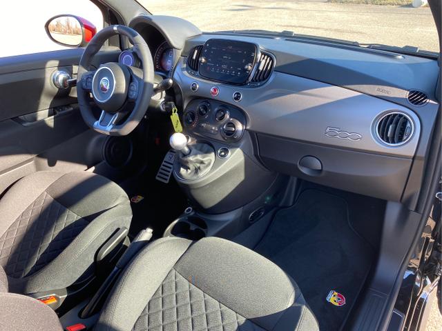 Abarth / 595 / Schwarz / / / 