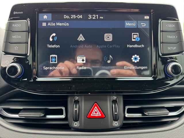 Hyundai i30 Kombi 1,5 T-GDI DCT LHT 2 x PDC Kam App SHZ RFK 