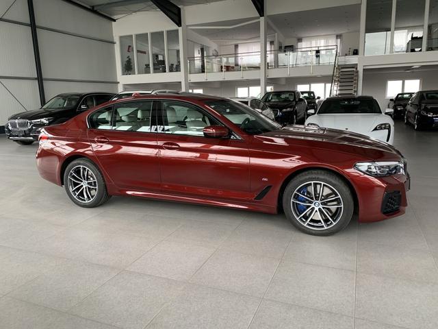 BMW 5er 540i xDrive Aut. M Sportpaket Schiebedach Leder Nappa 