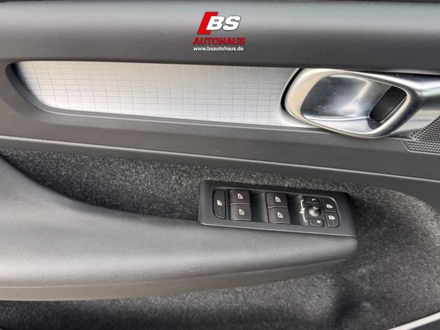 Volvo XC40 D4 AWD Geartronic LED NAVI PDC 