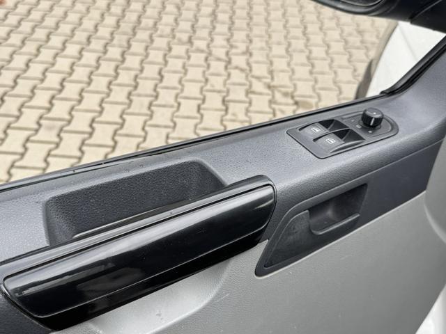 Volkswagen T5 Kastenwagen Transporter Standheizung AHK 3 Sitze 