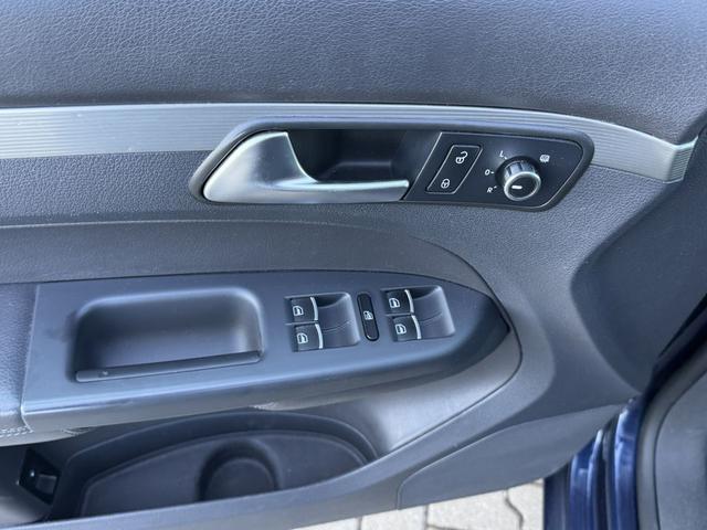 Volkswagen Touran 1.4 TSI DSG Highline LEDER NAVI 