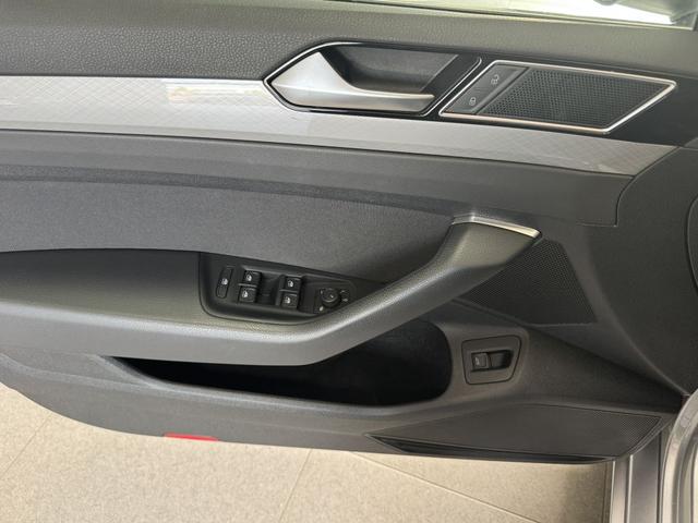 Volkswagen Passat Variant 2.0 TDI SCR DSG AHK NAVI 