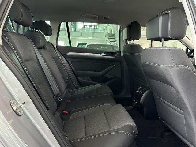 Volkswagen Passat Variant 2.0 TDI SCR DSG AHK NAVI 