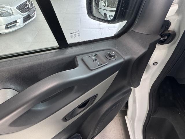 Renault Trafic Kastenwagen dCi 120 L2H1 Standheizung Regalsystem 