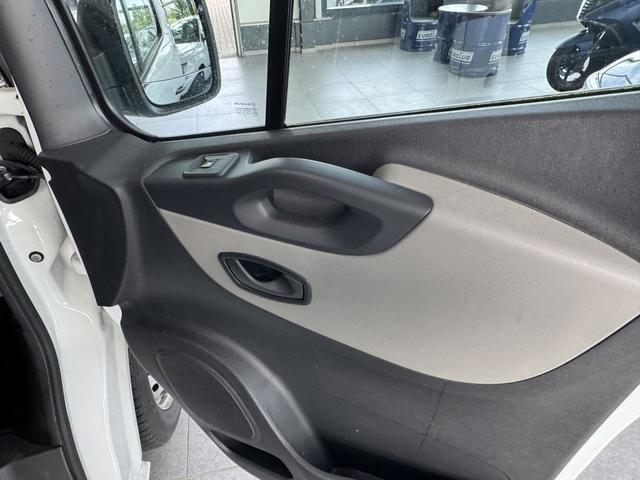 Renault Trafic Kastenwagen dCi 120 L2H1 Standheizung Regalsystem 