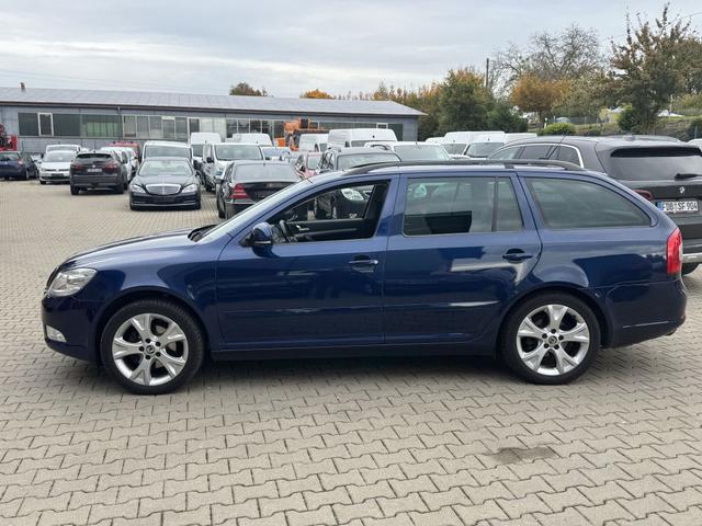 Skoda Octavia Combi 1.8 TSI Elegance SCHIEBEDACH AHK 2. HAND 