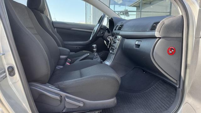 Toyota Avensis Combi 2.2 D-CAT Sol 
