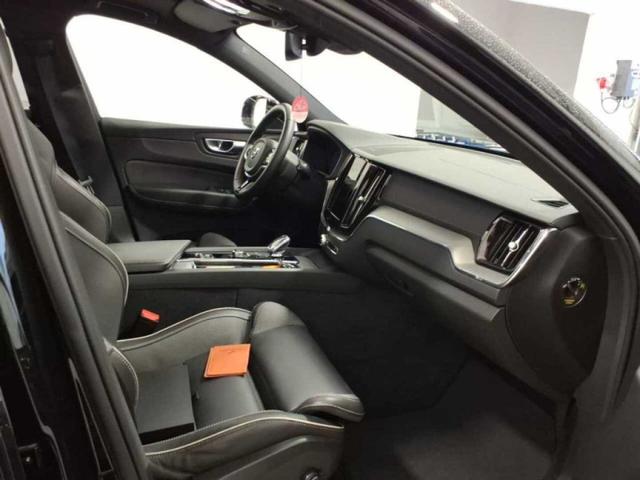 Volvo XC60 B5 B AWD Ultimate Dark Luftfahrwerk AHK Standheizung 