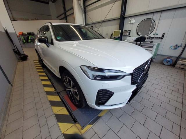 Volvo XC60 B5 B AWD Plus Dark Fahrerassistenz-Paket LED AHK 