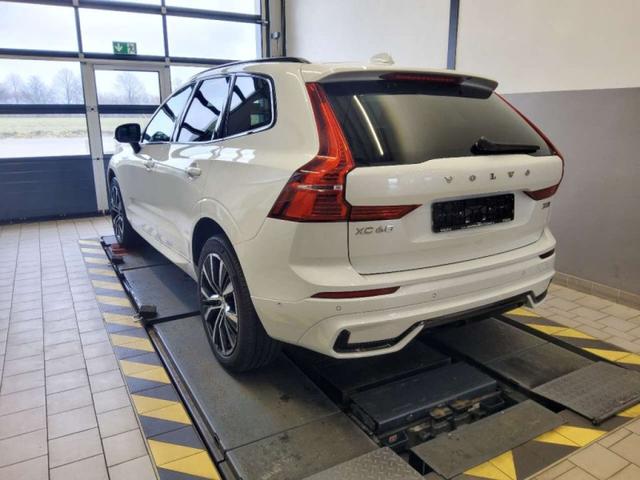 Volvo XC60 B5 B AWD Plus Dark Fahrerassistenz-Paket LED AHK 