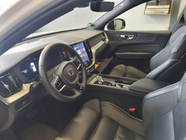 Volvo XC60 B5 B AWD Plus Dark Fahrerassistenz-Paket LED AHK 