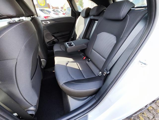 KIA Ceed Sportswagon Kombi Weiß bei Birkle Mobile in 79276 Reute