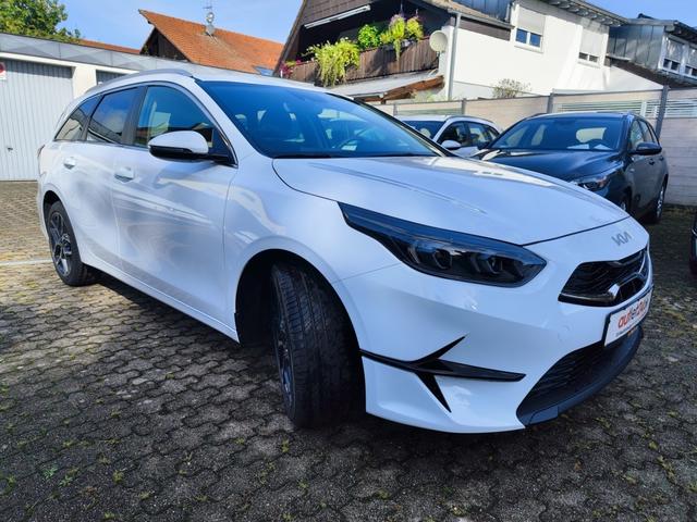 KIA Ceed Sportswagon Kombi Weiß bei Birkle Mobile in 79276 Reute