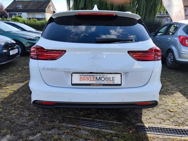 KIA Ceed Sportswagon Kombi Weiß bei Birkle Mobile in 79276 Reute