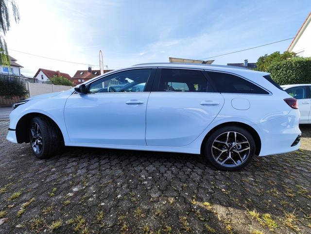KIA Ceed Sportswagon Kombi Weiß bei Birkle Mobile in 79276 Reute