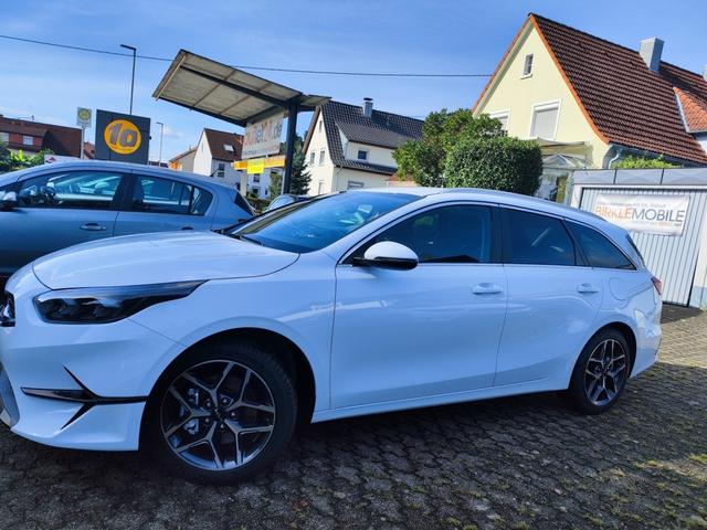 KIA Ceed Sportswagon Kombi Weiß bei Birkle Mobile in 79276 Reute