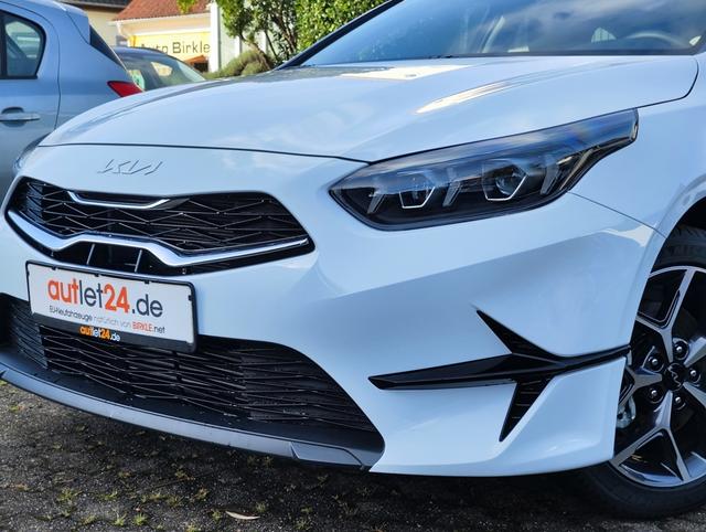 KIA Ceed Sportswagon Kombi Weiß bei Birkle Mobile in 79276 Reute
