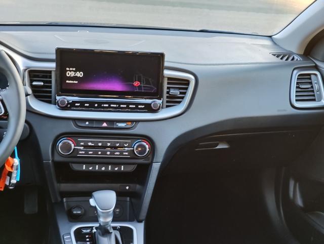 KIA Ceed Sportswagon Kombi Weiß bei Birkle Mobile in 79276 Reute