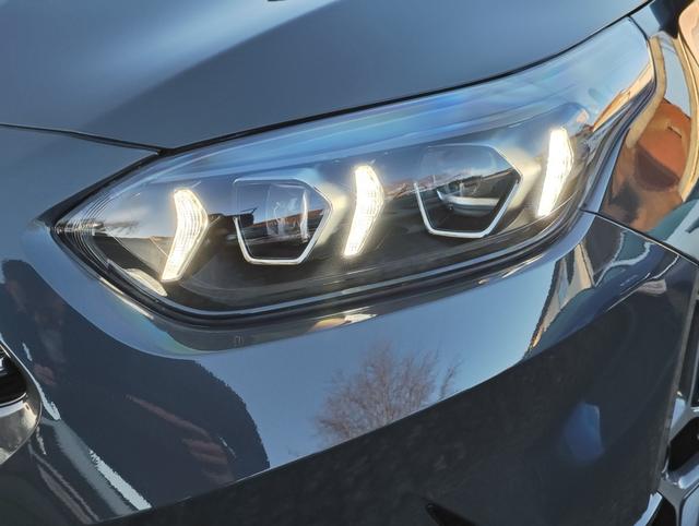 Kia Ceed Sportswagon TOP SW/Kombi 140PS DCT Automatik LED Scheinwerfer Navi Einparkhilfe hinten vorne Rückfahrkamera Sitzheizung Lenkradheizung 17" Alufelgen Klimaautomatik getönte Scheiben Apple CarPlay Android Auto 7 Jahre Garantie bis 150.000Km 